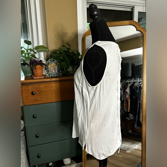 Daniel Rainn Quin Keyhole Crochet Blouse - Picture 3 of 9